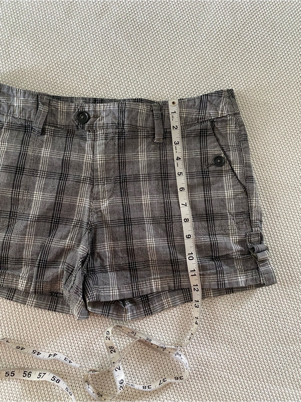 a.n.a Gray Plaid Utility Shorts Size 12 Cotton Stretch Buckle Tabs - Picture 4 of 13